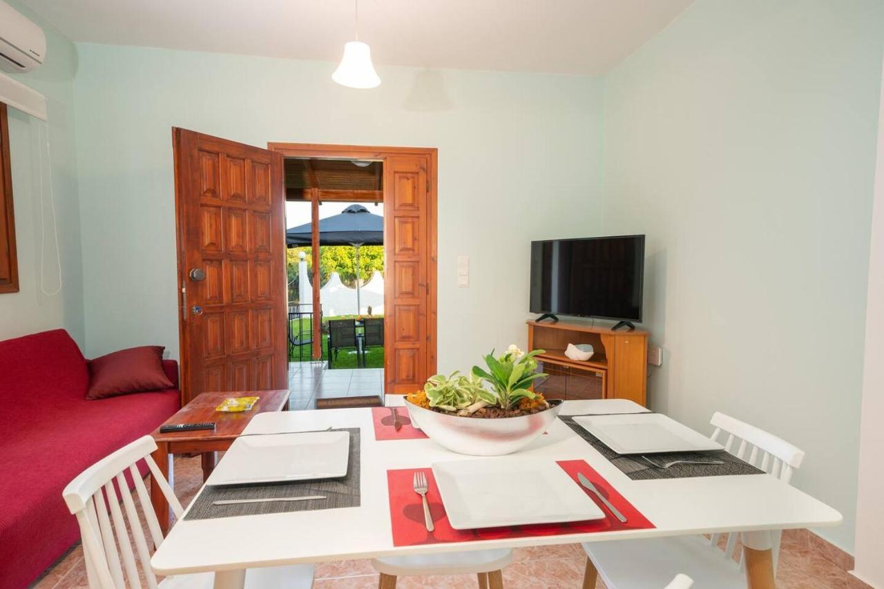 Afroditi Holiday Home - Blue Apartment Svoronata Bagian luar foto