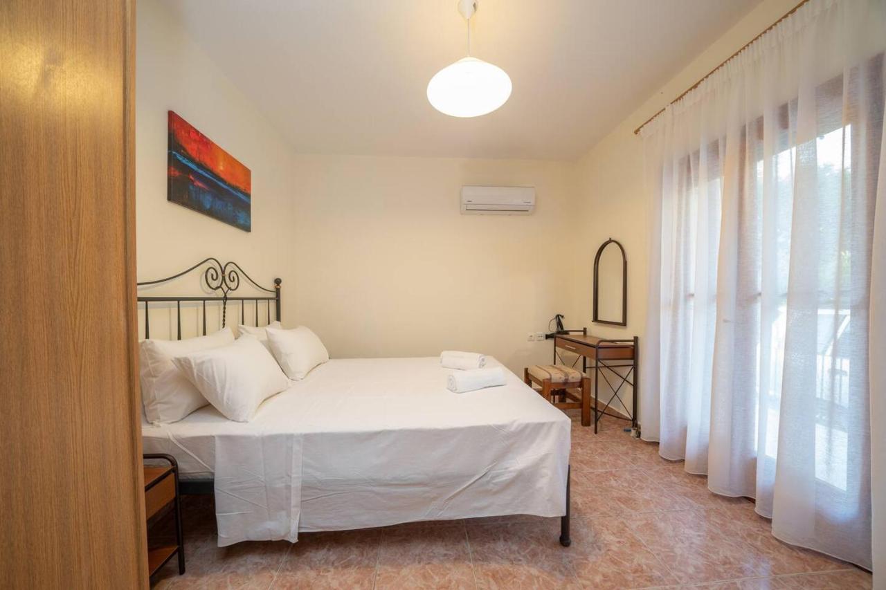 Afroditi Holiday Home - Blue Apartment Svoronata Bagian luar foto