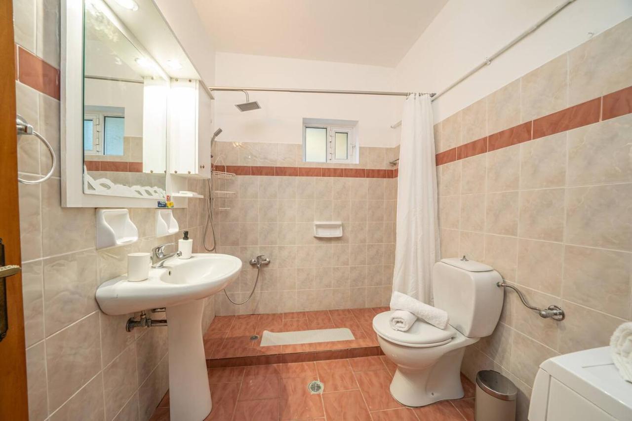 Afroditi Holiday Home - Blue Apartment Svoronata Bagian luar foto