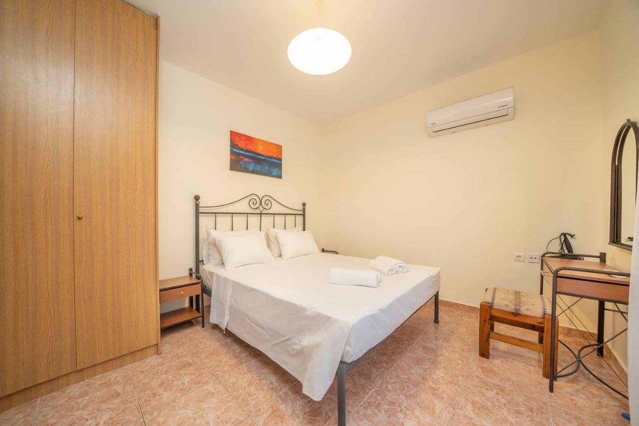 Afroditi Holiday Home - Blue Apartment Svoronata Bagian luar foto